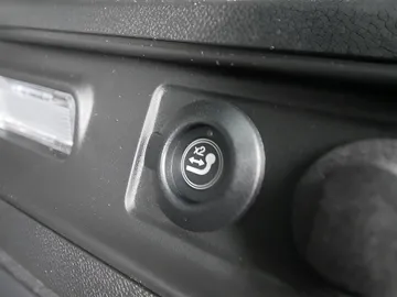 Car image 42
