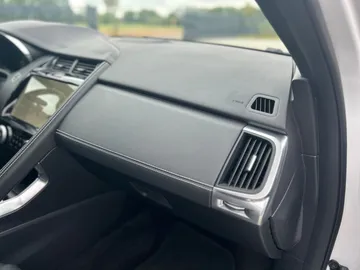 Car image 34