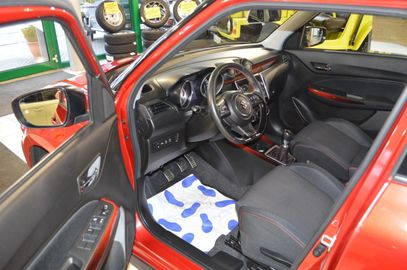 Car image 10