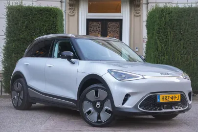 Car image 2