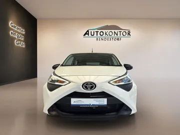 Car image 3