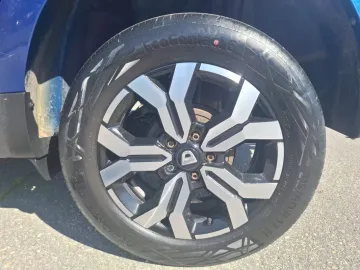 Car image 26