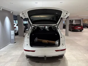 Car image 28