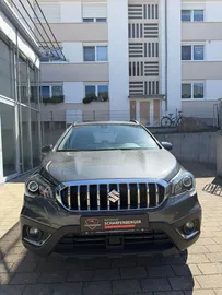 Car image 3