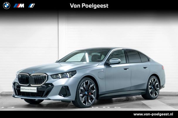 BMW 550 e xDrive 360 kW image number 1