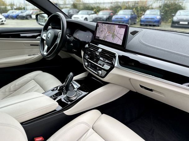 BMW 540i Touring Luxury Line xDrive 245 kW image number 19