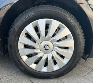 Car image 31