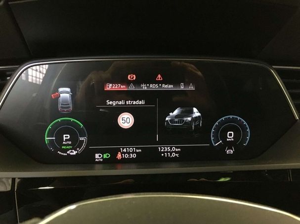 Audi e-tron 50 quattro S-line 230 kW image number 26