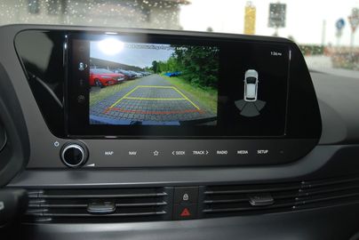 Car image 10