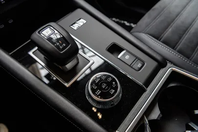 Car image 34