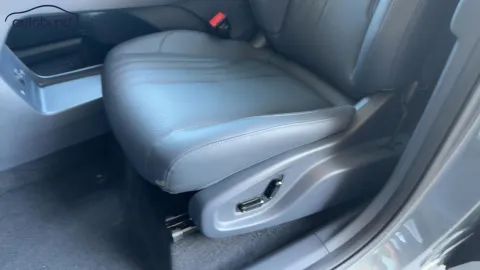 Car image 27