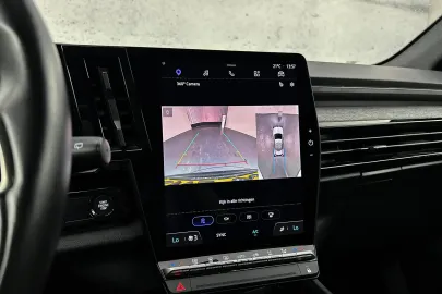 Car image 30