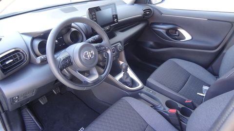 Car image 4