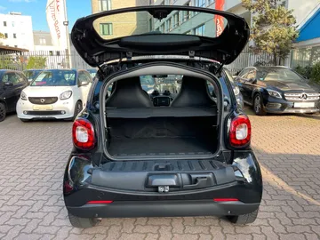 Car image 32