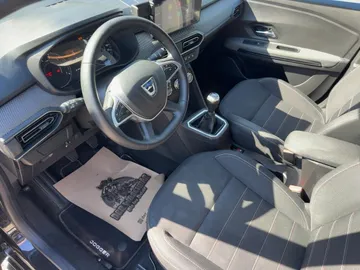 Car image 14