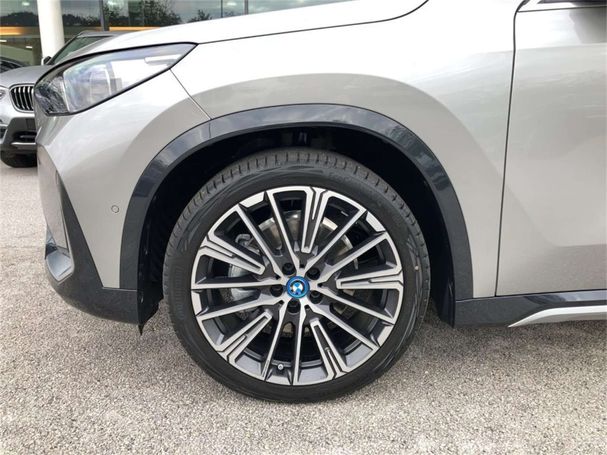 BMW iX1 xDrive30 200 kW image number 15