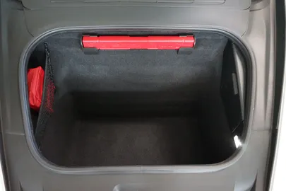 Car image 28