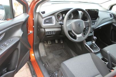 Car image 15