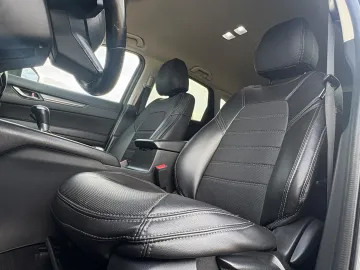 Car image 38