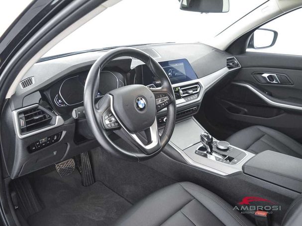 BMW 320d Touring xDrive 140 kW image number 8