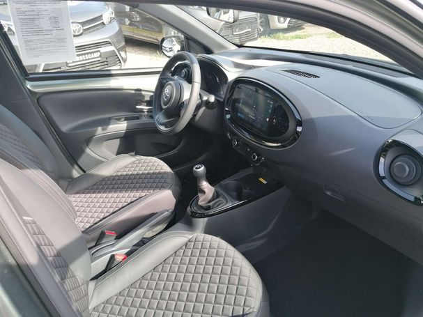 Toyota Aygo X 53 kW image number 21