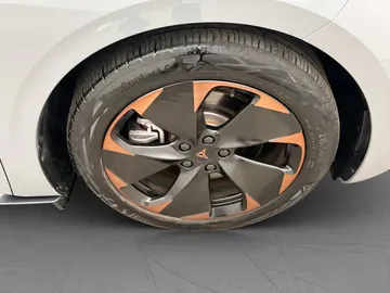 Car image 33