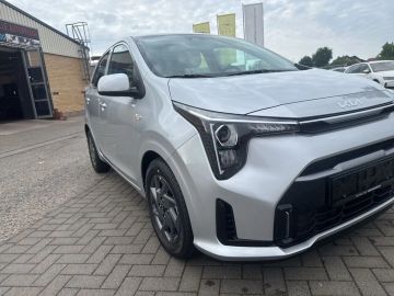 Car image 25