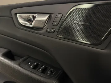 Car image 40