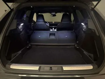 Car image 38