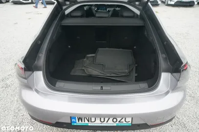 Car image 32