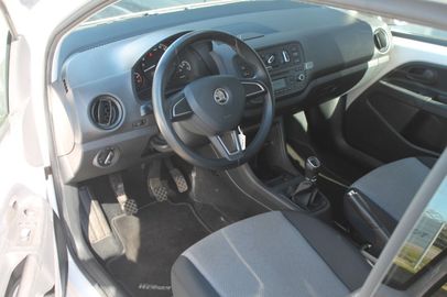 Car image 10