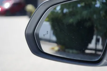 Car image 28