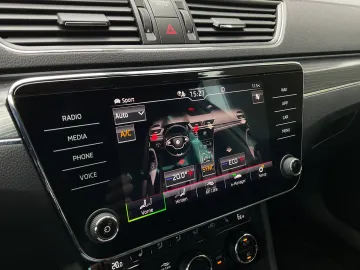 Car image 28