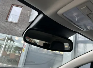 Car image 36