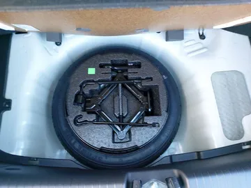 Car image 30