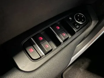 Car image 47