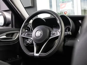 Car image 37
