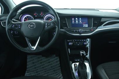 Car image 10