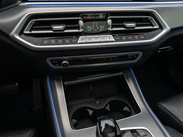 Car image 32