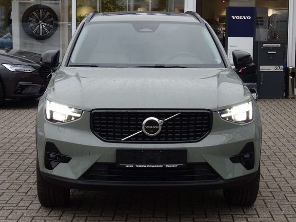 Volvo XC40 B3 Ultra Dark 120 kW image number 3