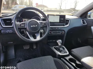 Car image 26