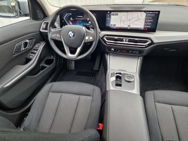 BMW 320d Touring xDrive 140 kW image number 14