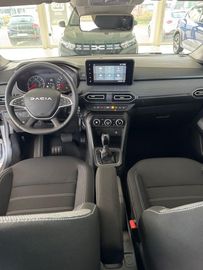 Car image 16