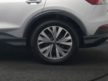 Car image 36