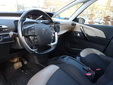 Car image 40
