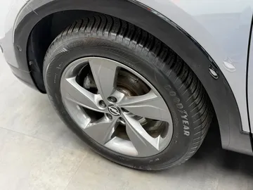 Car image 27