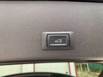 Car image 35