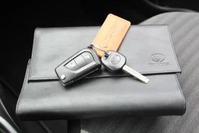 Car image 24