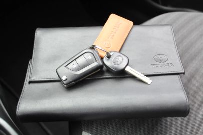Car image 24