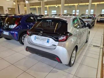 Car image 2